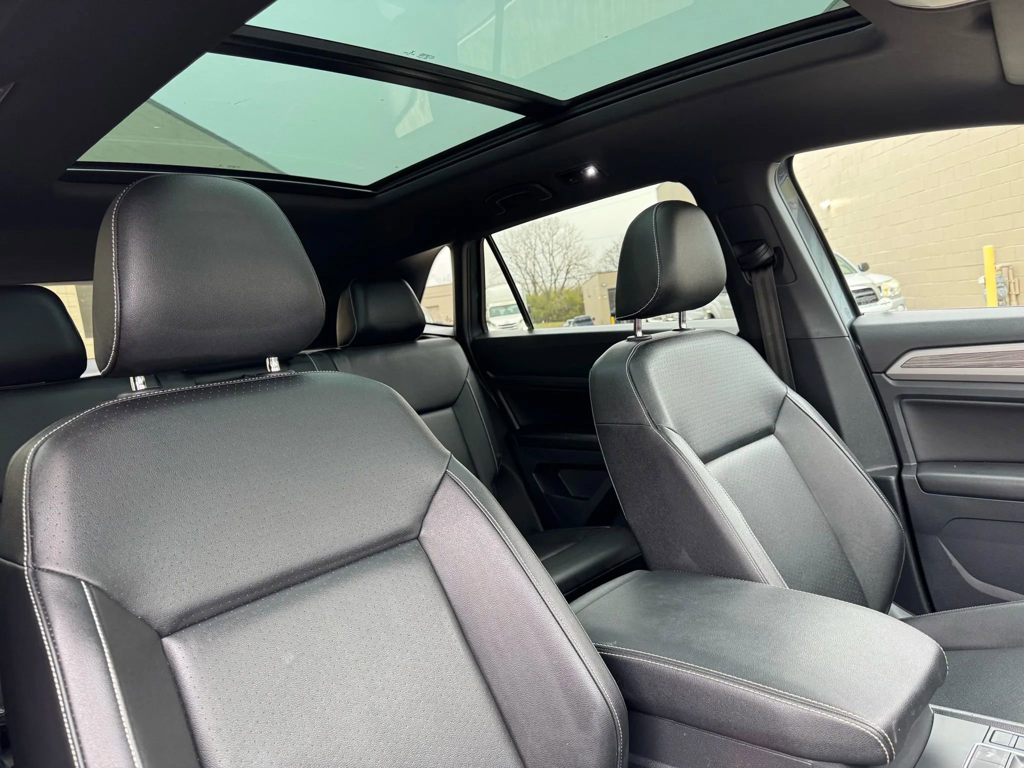 Used 2020 Volkswagen Atlas Cross Sport SE w/ Panoramic Sunroof Package image 27