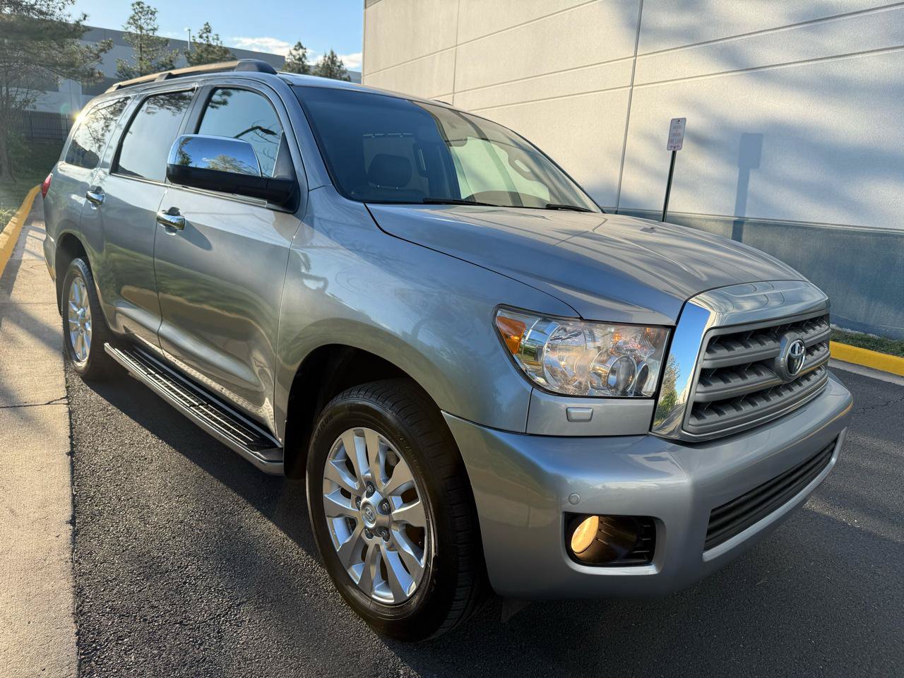 Used 2010 Toyota Sequoia Limited AWD/4WD image 12