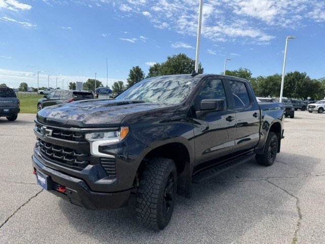 Used 2024 Chevrolet Silverado 1500 LT Trail Boss w/ Convenience Package II AWD/4WD image 3