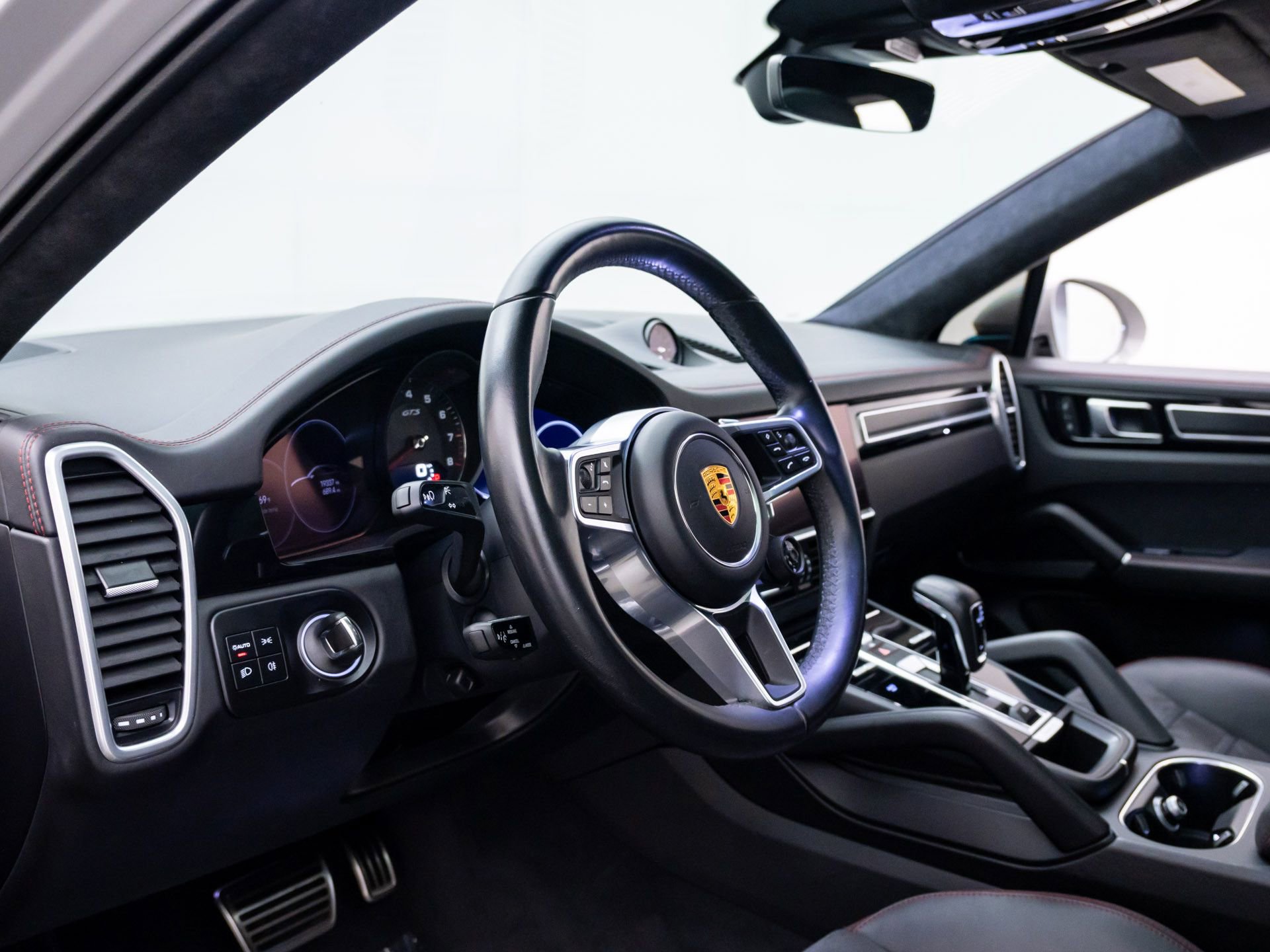 Used 2022 Porsche Cayenne GTS AWD/4WD image 4