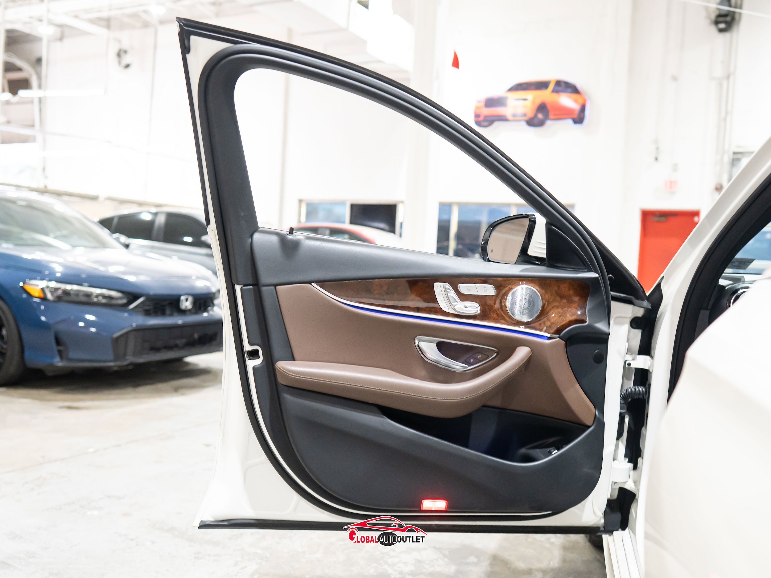 Used 2017 Mercedes-Benz E 300 4MATIC image 41