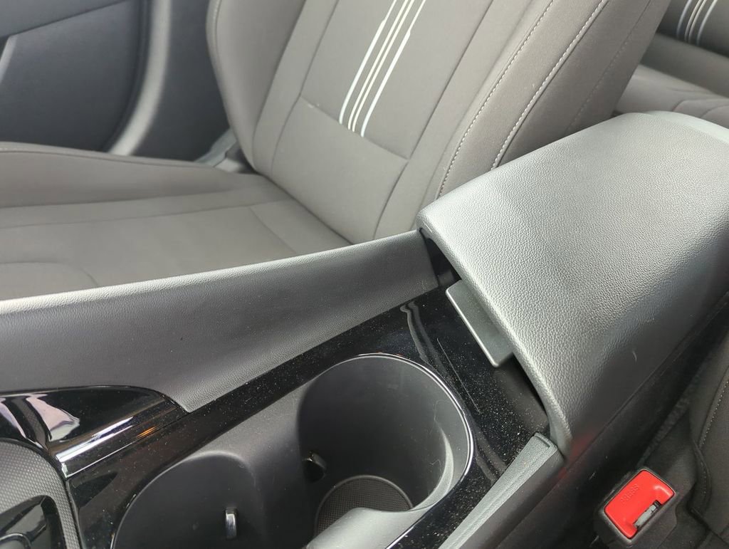 Used 2025 Hyundai Elantra SEL FWD image 21