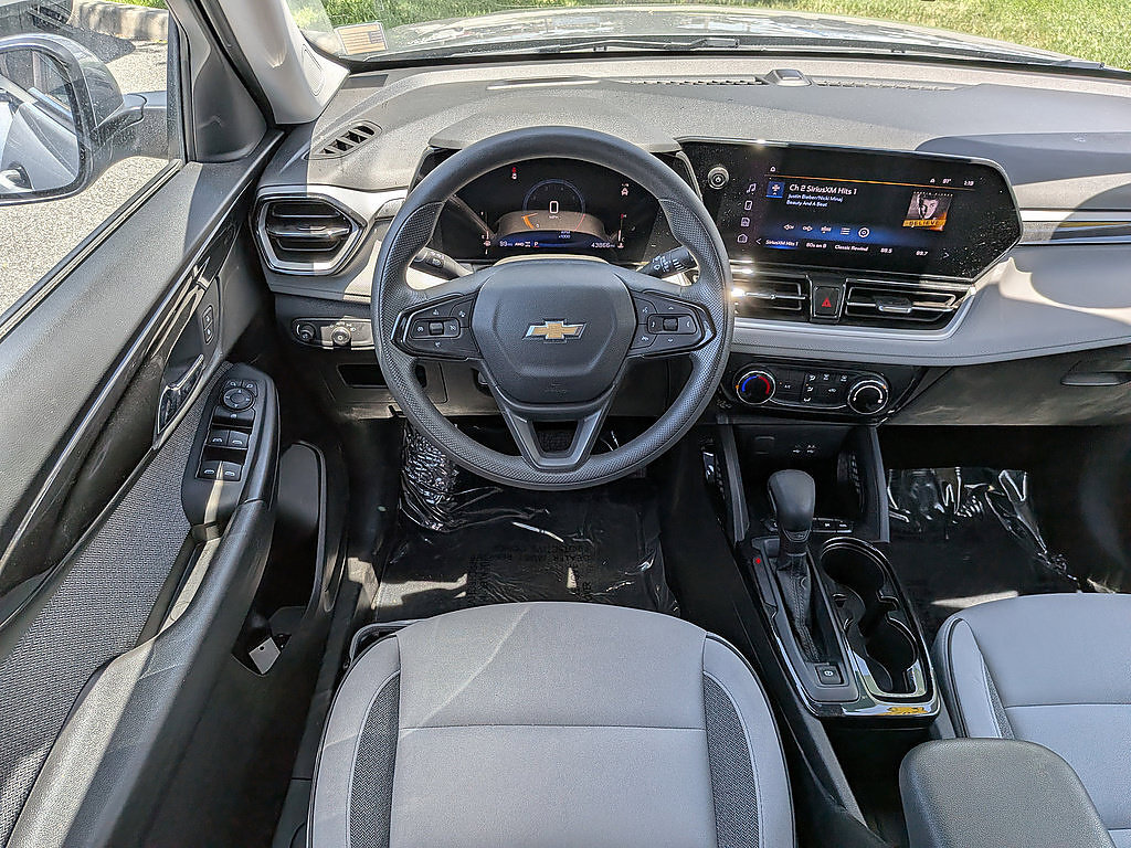 Used 2025 Chevrolet TrailBlazer LT AWD/4WD image 16