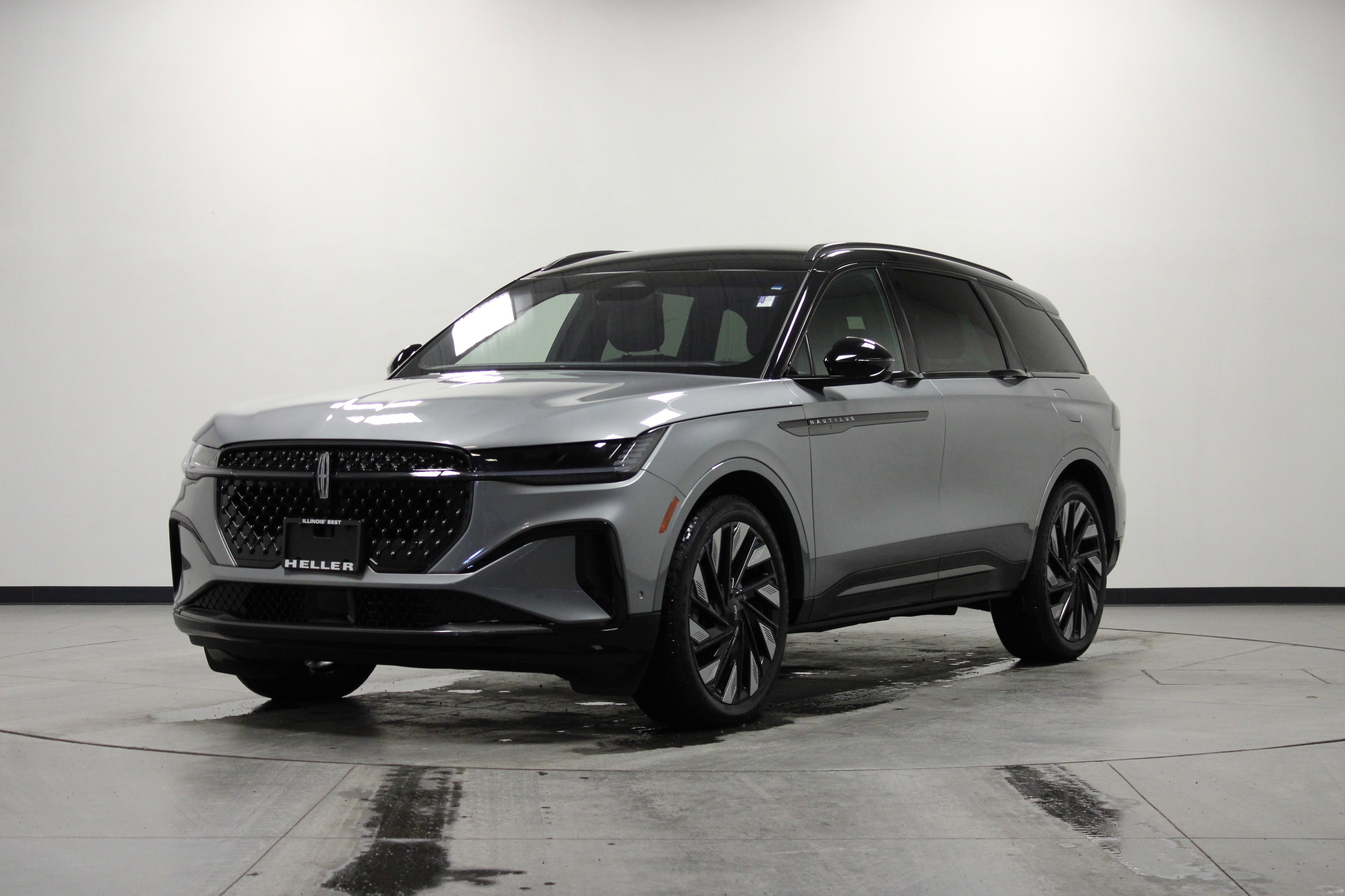 Used 2024 Lincoln Nautilus Reserve w/ Jet Appearance Package (87T) image 8