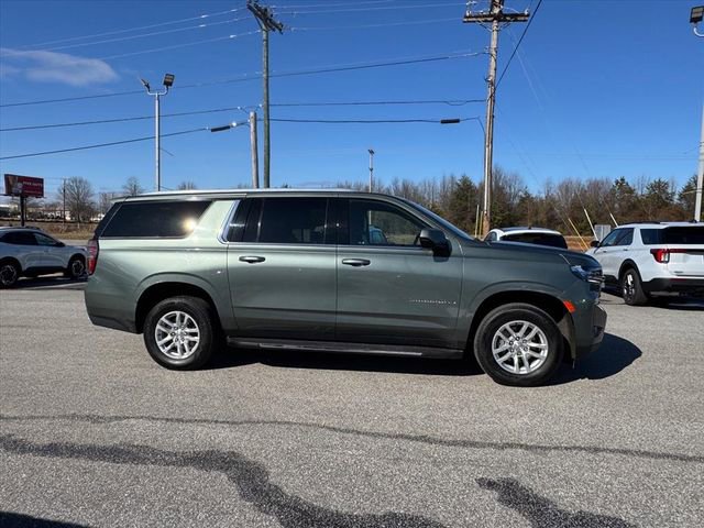 Used 2024 Chevrolet Suburban LT image 2