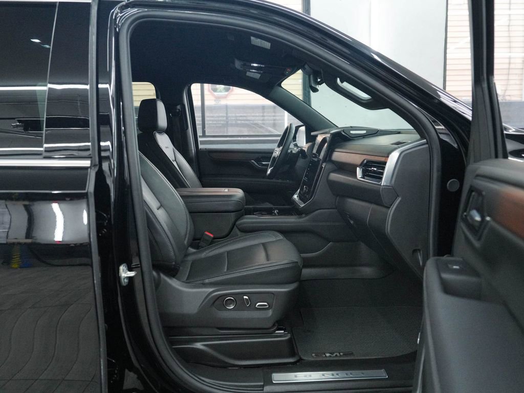 Used 2025 GMC Yukon XL Denali AWD/4WD image 39