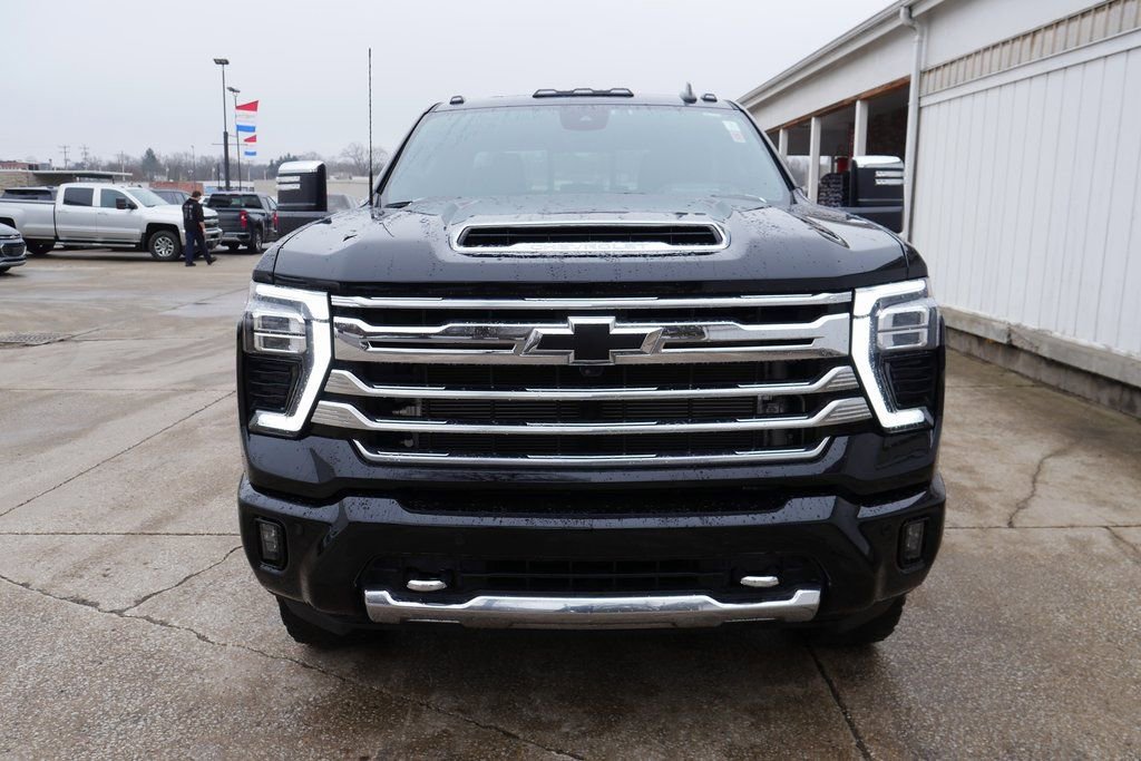 Used 2024 Chevrolet Silverado 2500 High Country w/ High Country Premium Package image 3