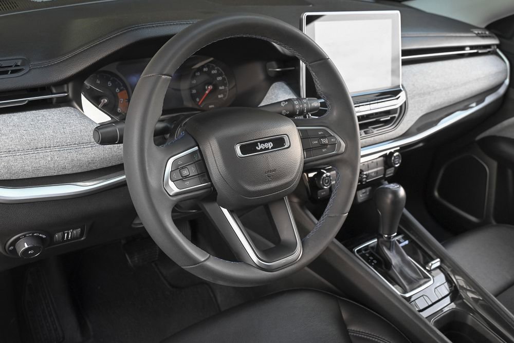 Used 2022 Jeep Compass Latitude image 11