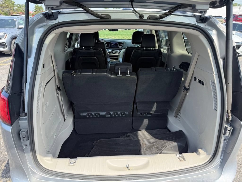 Used 2018 Chrysler Pacifica Limited FWD image 6