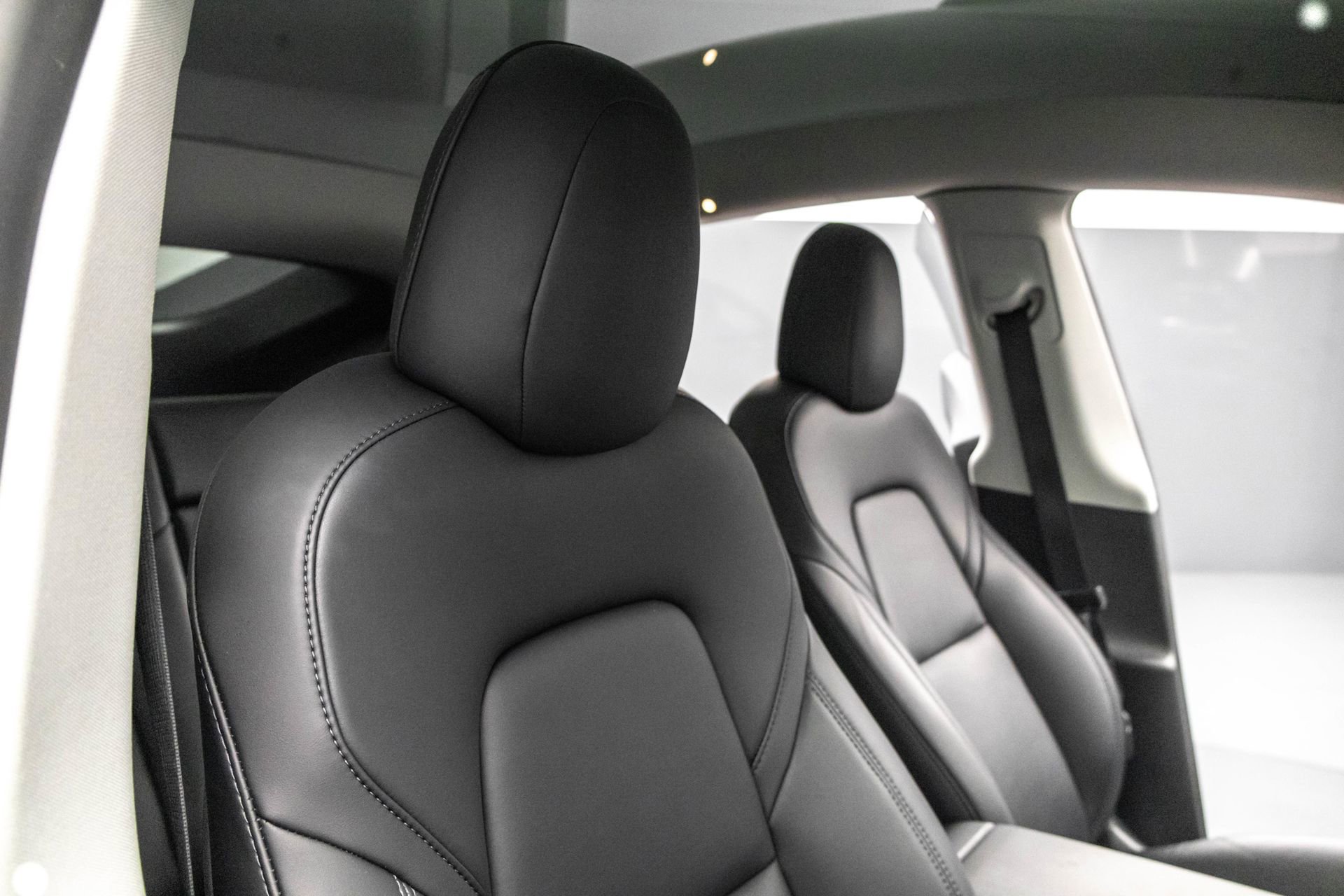 Used 2022 Tesla Model Y Long Range image 38