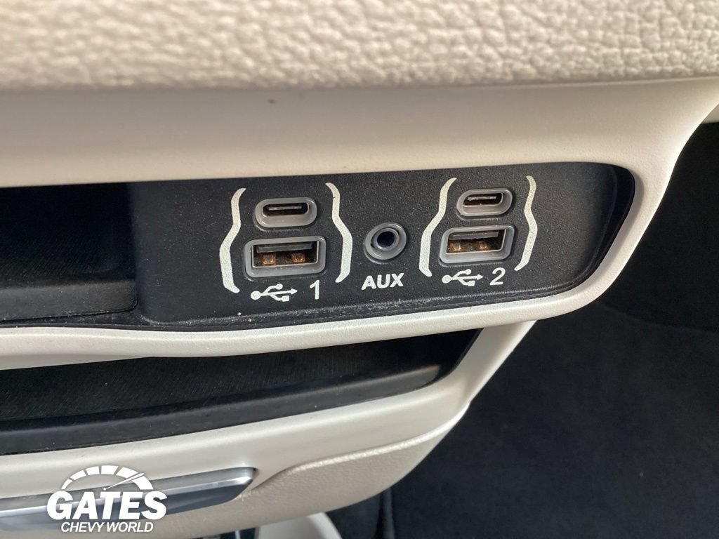 Used 2021 Chrysler Pacifica Touring-L FWD image 22