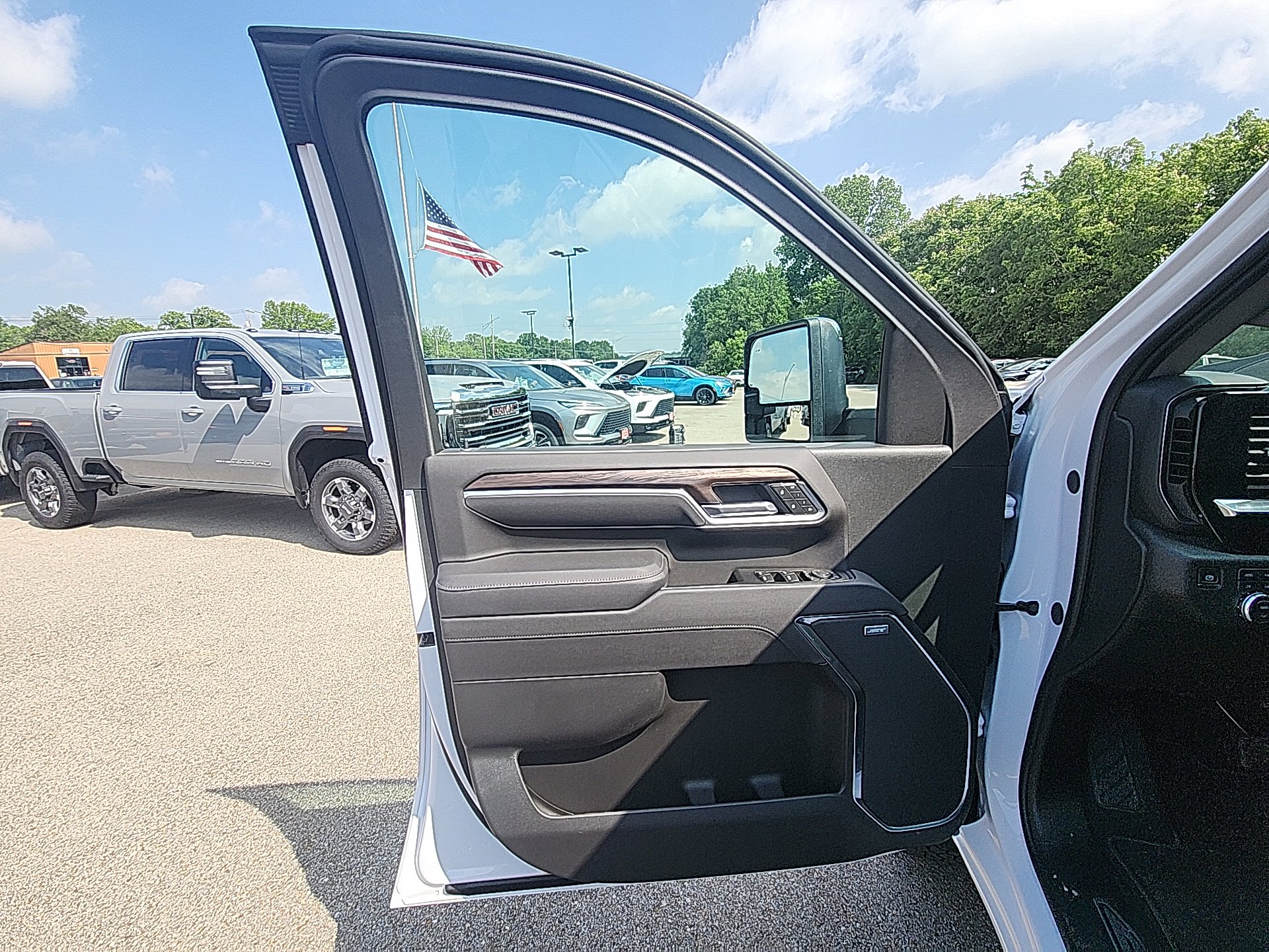 New 2025 GMC Sierra 2500 SLT w/ SLT Convenience Package image 14