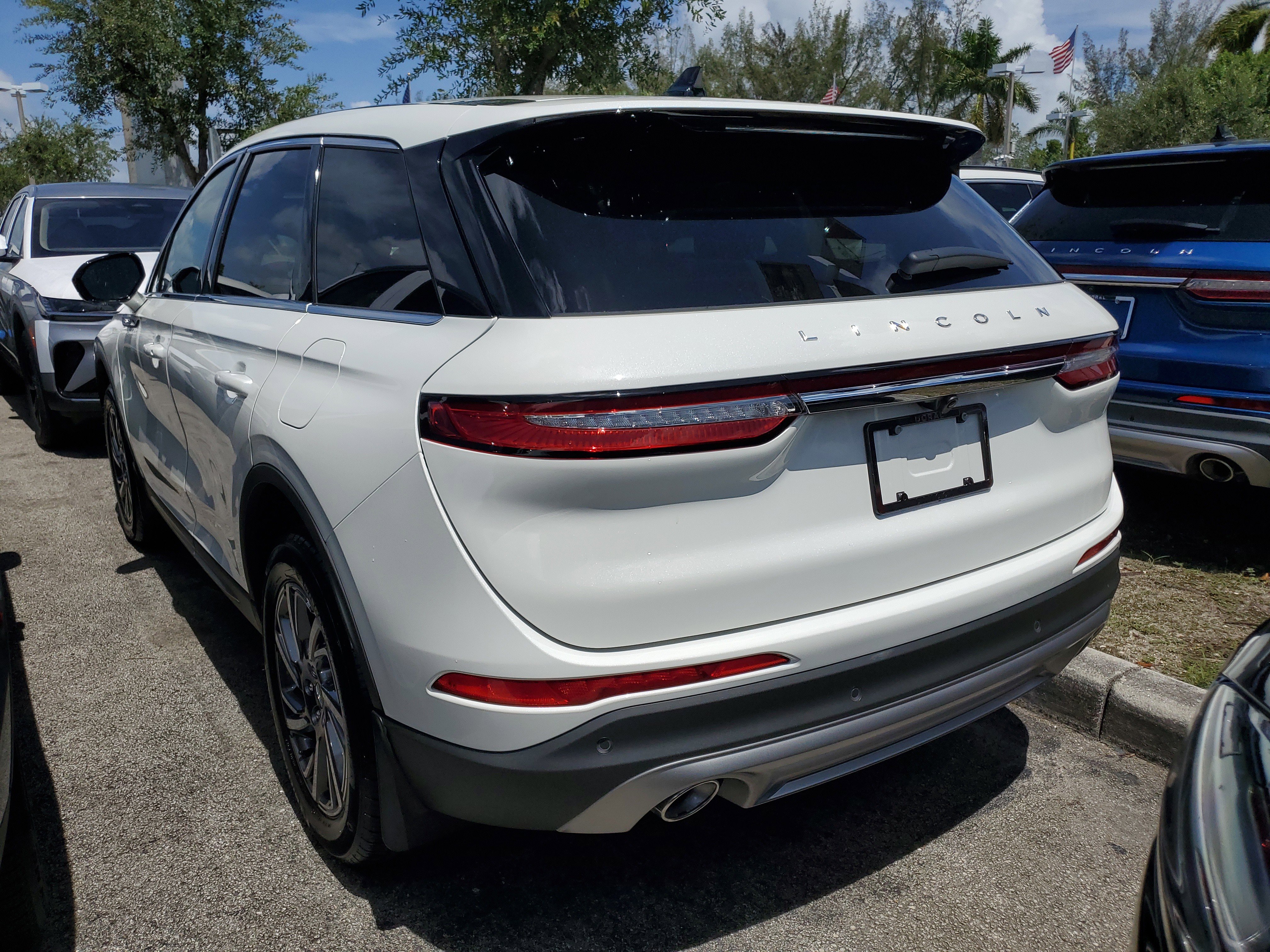 Certified 2025 Lincoln Corsair FWD image 3