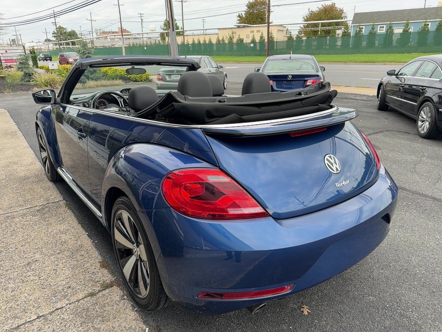 Used 2013 Volkswagen Beetle 2.0T FWD image 4