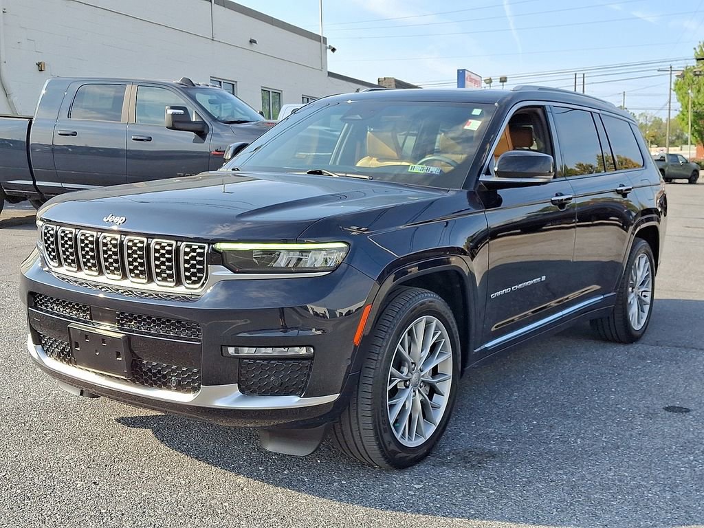 Used 2023 Jeep Grand Cherokee L Summit w/ Luxury Tech Group V image 3