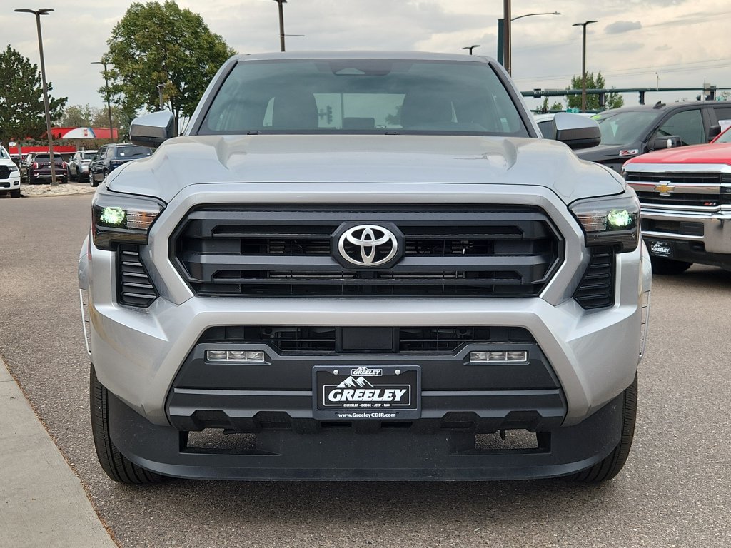 Used 2025 Toyota Tacoma SR5 AWD/4WD image 5