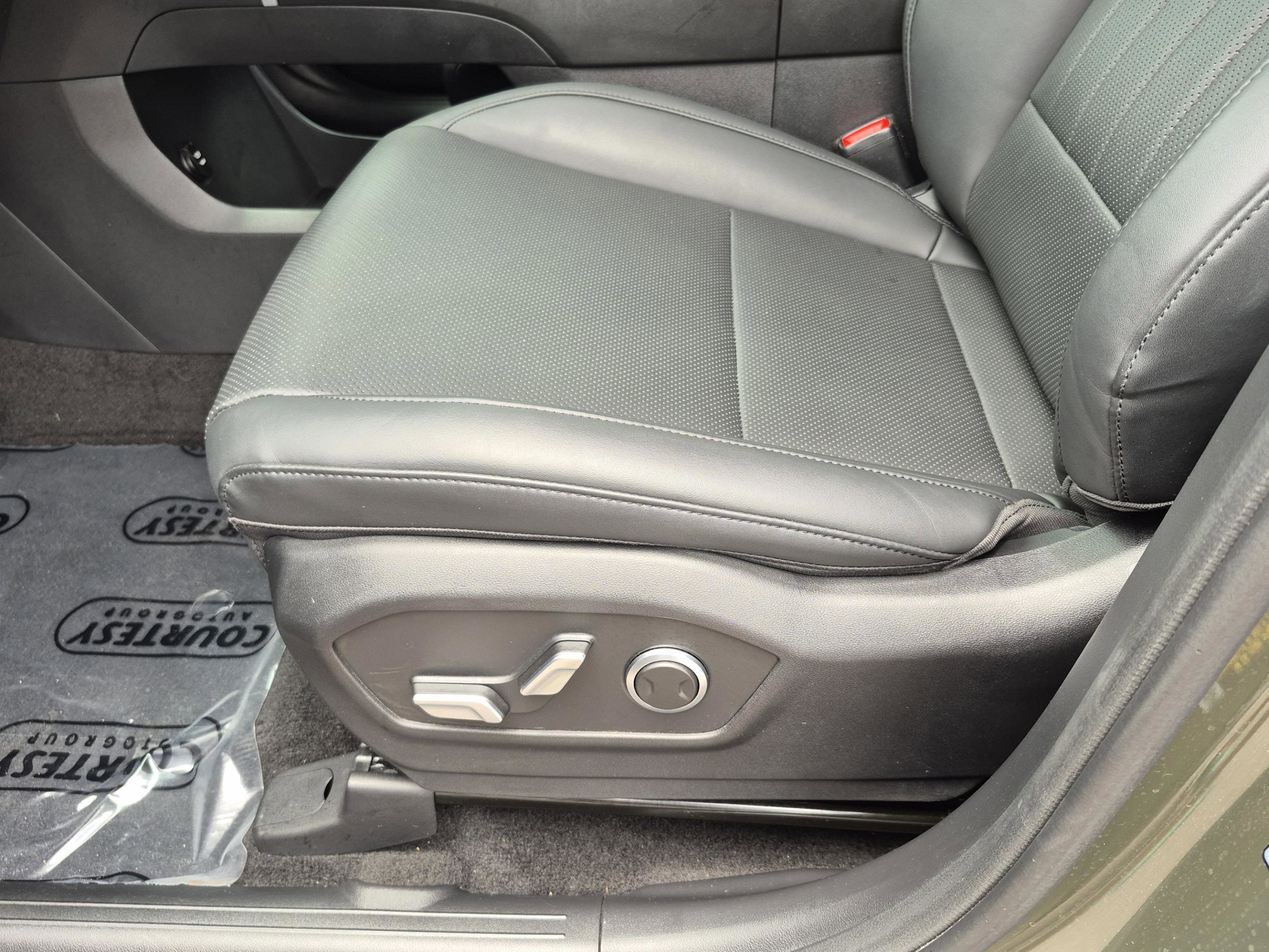Used 2024 Hyundai Santa Fe SEL FWD image 25