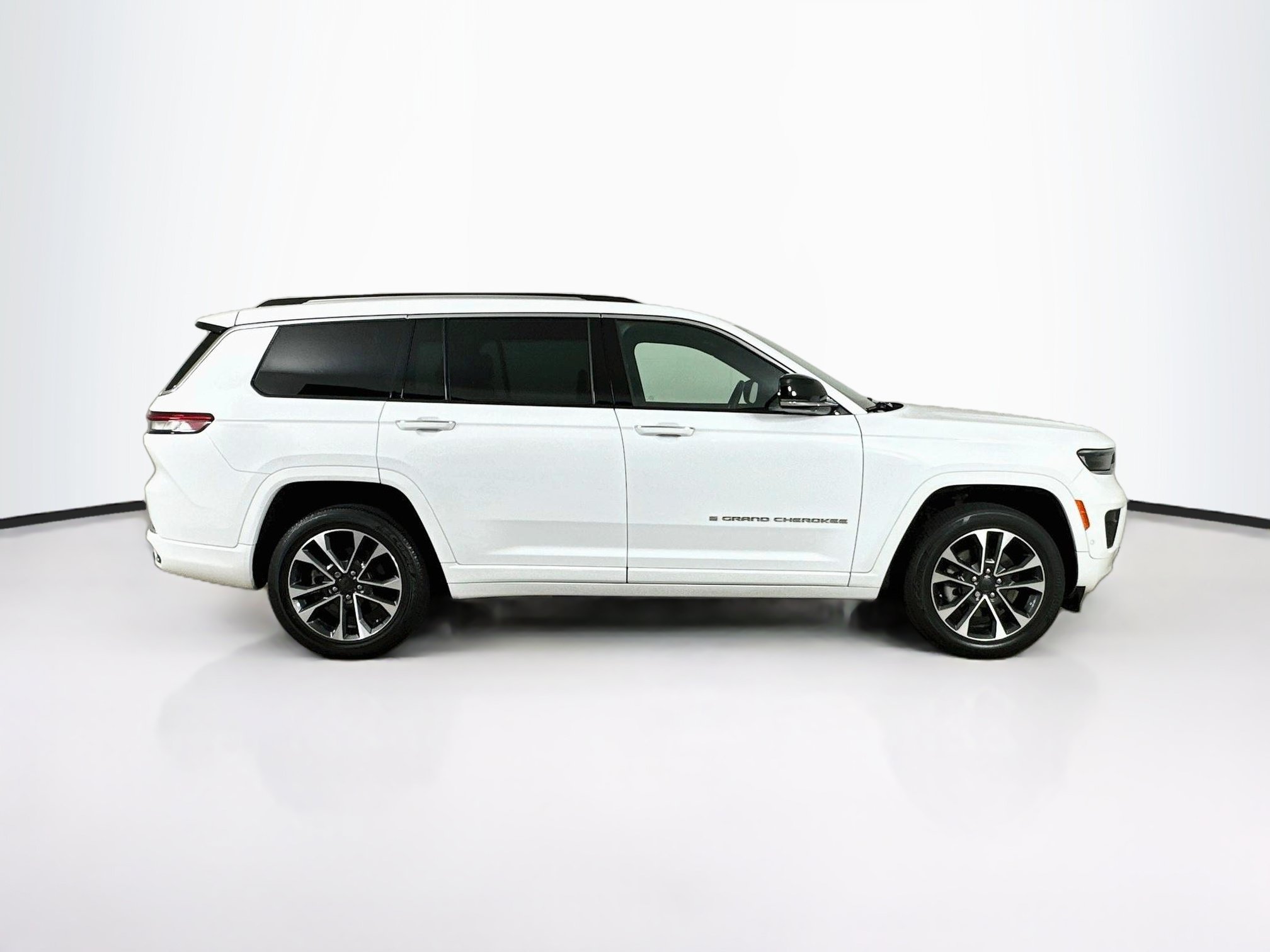 Used 2023 Jeep Grand Cherokee L Overland w/ Rear Seat Video Group I RWD image 10