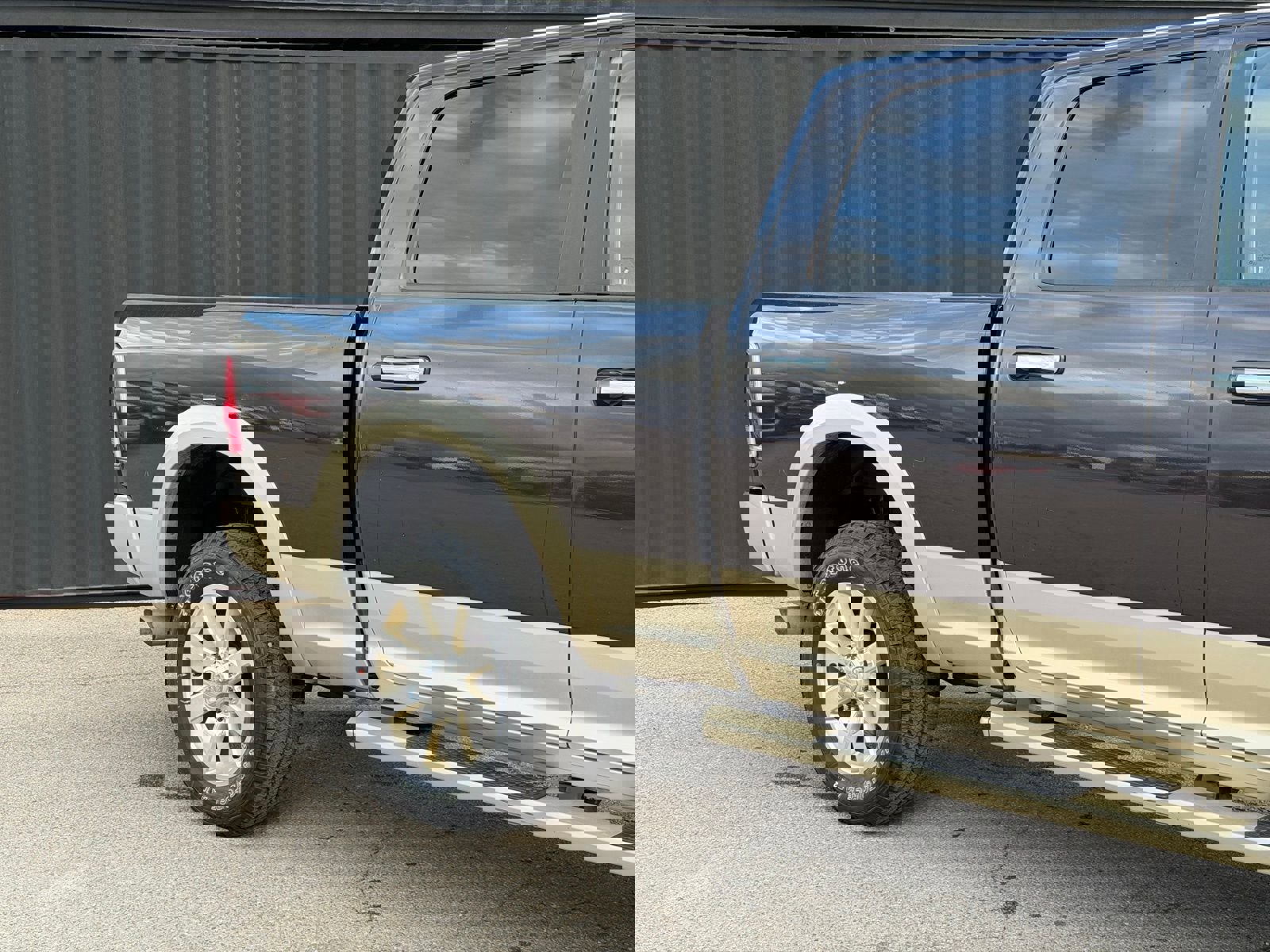 Used 2017 RAM 3500 Laramie Longhorn image 5