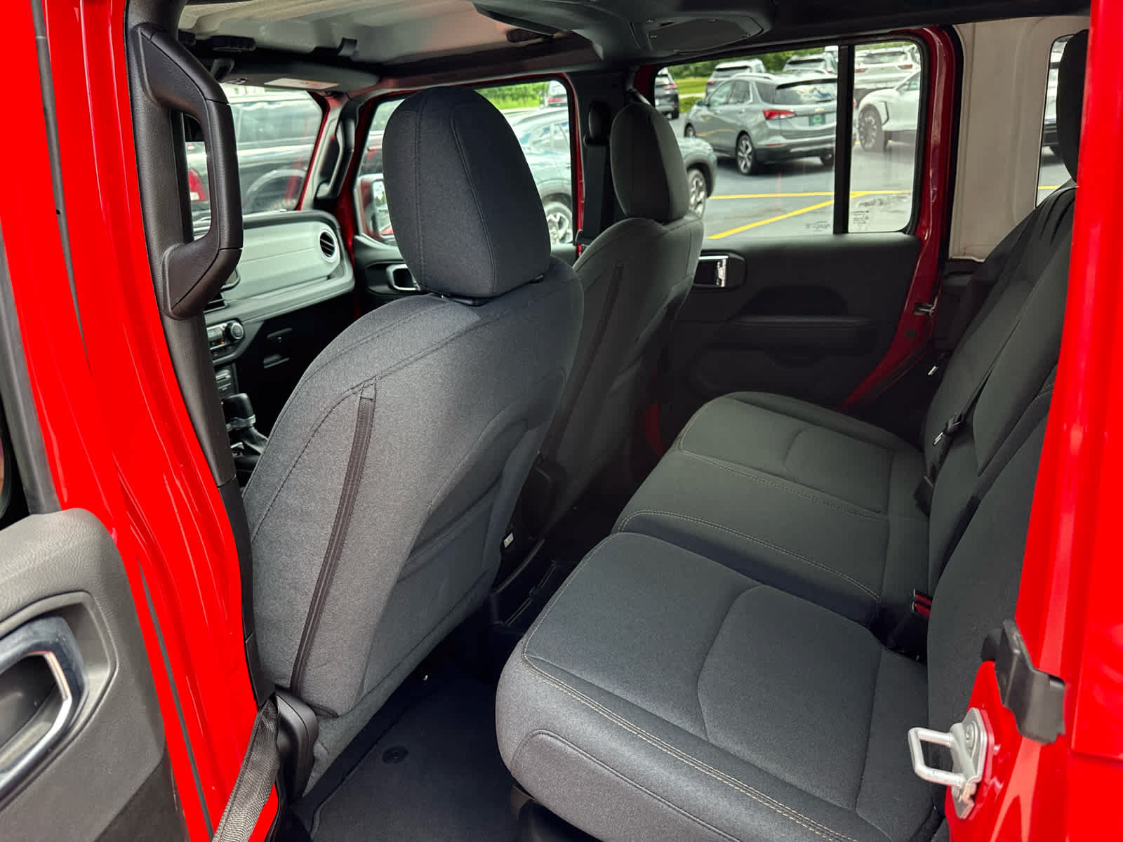 Used 2025 Jeep Wrangler Unlimited Sahara AWD/4WD image 9