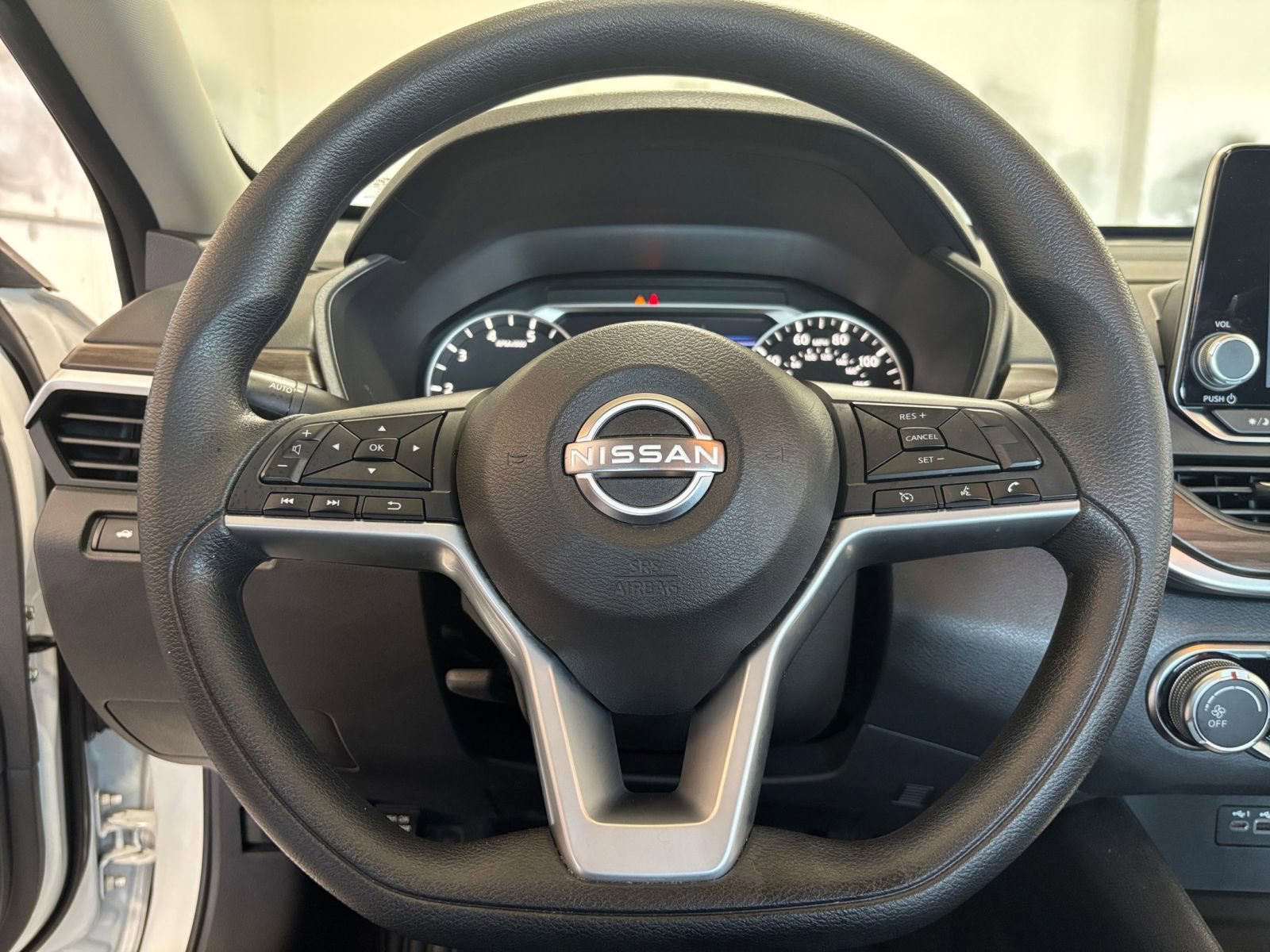 Used 2025 Nissan Altima 2.5 SV FWD image 28