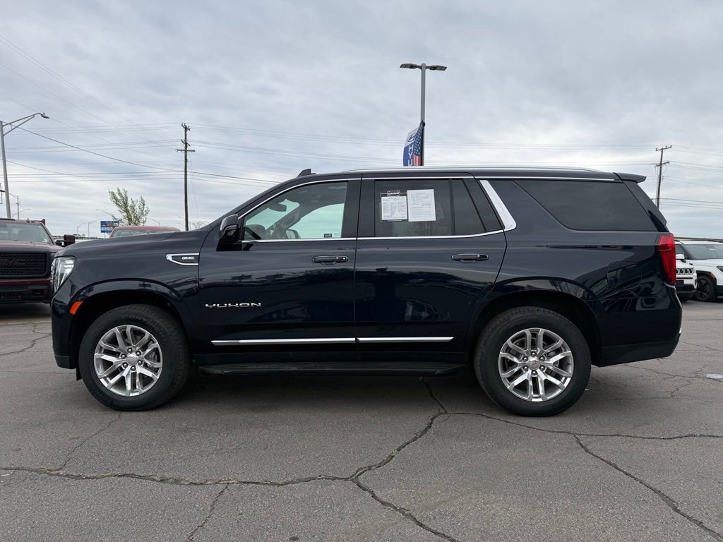 Used 2023 GMC Yukon SLT w/ SLT Premium Package image 4