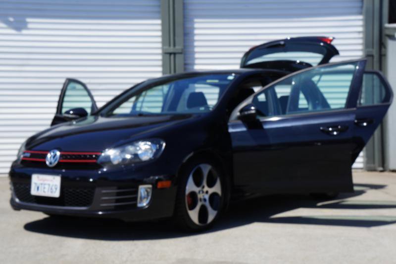 Used 2011 Volkswagen Golf 4-Door image 3
