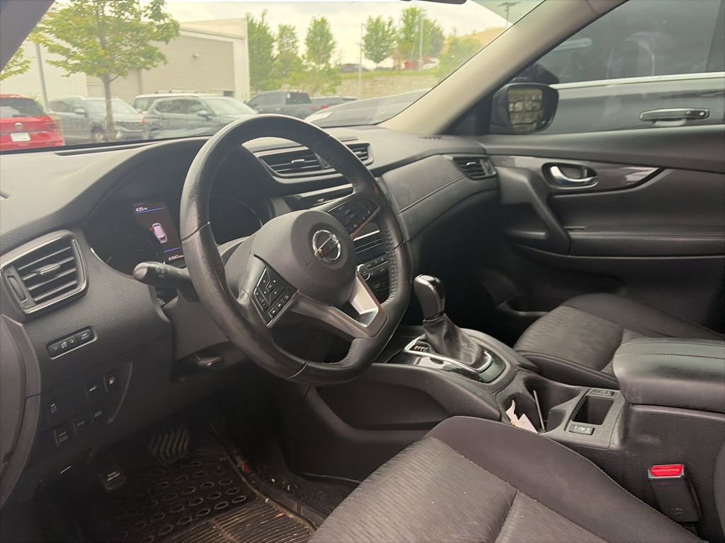 Used 2018 Nissan Rogue SV AWD/4WD image 10