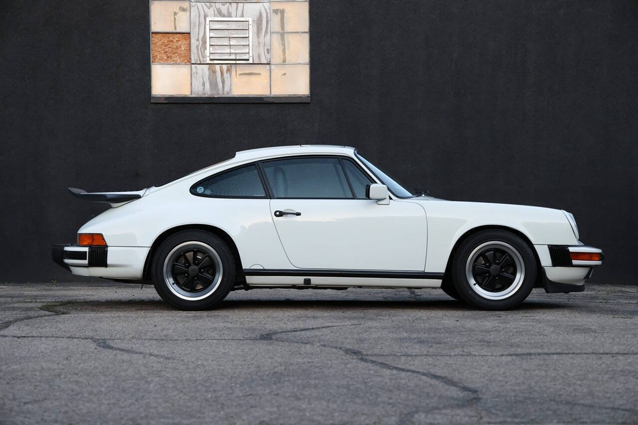 Used 1989 Porsche 911 Carrera RWD image 8