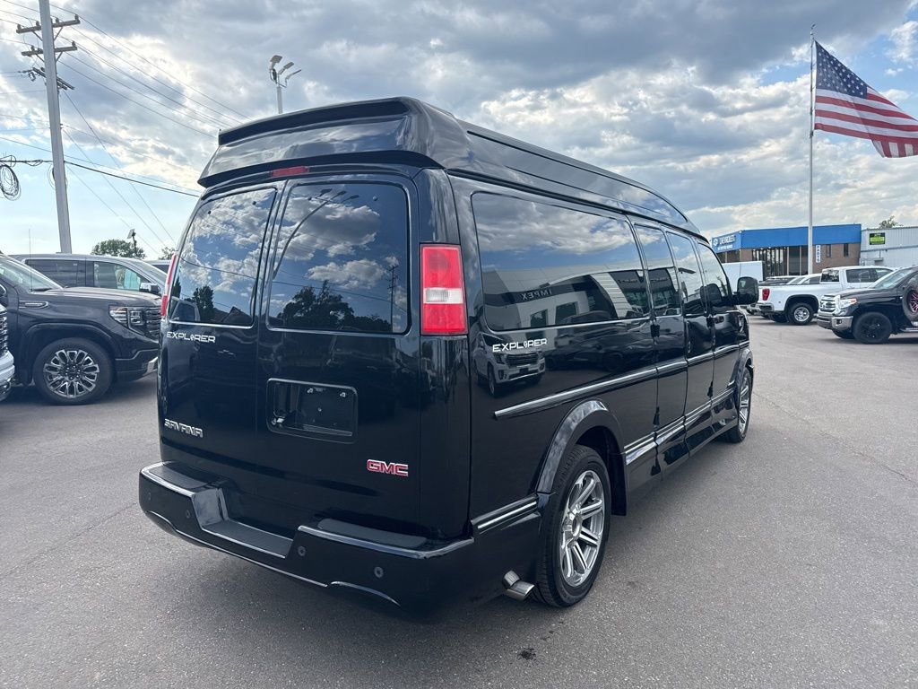 Used 2017 GMC Savana 2500 Extended RWD image 5