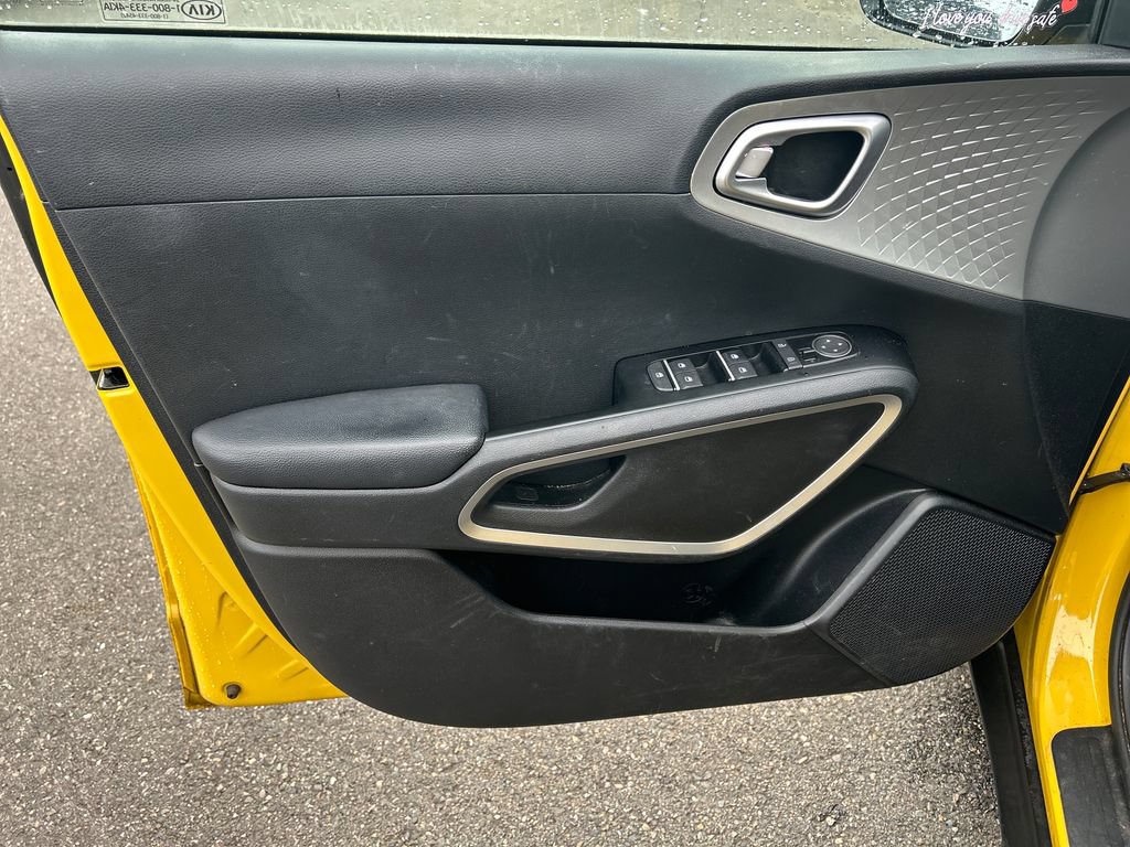Used 2020 Kia Soul LX FWD image 16