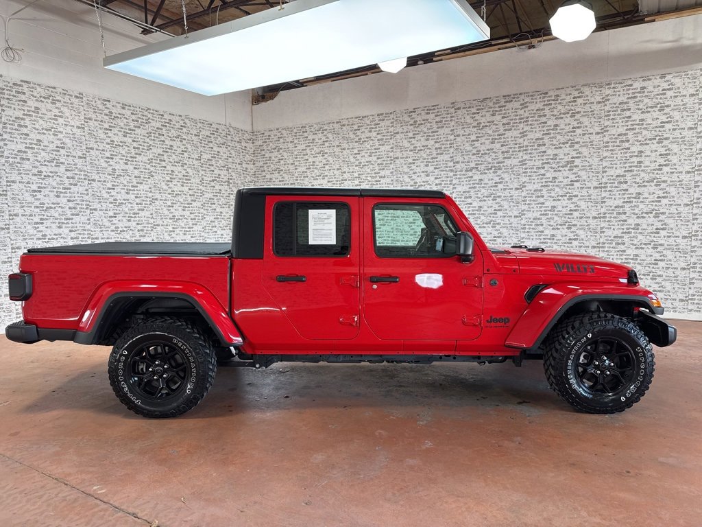 Used 2024 Jeep Gladiator Willys image 8