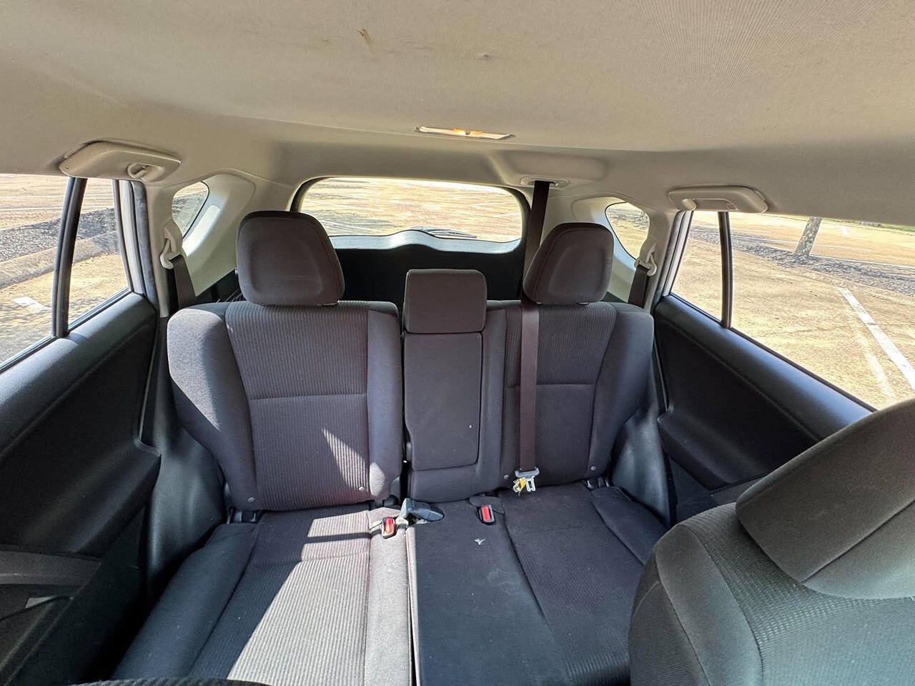 Used 2018 Toyota RAV4 LE FWD image 14