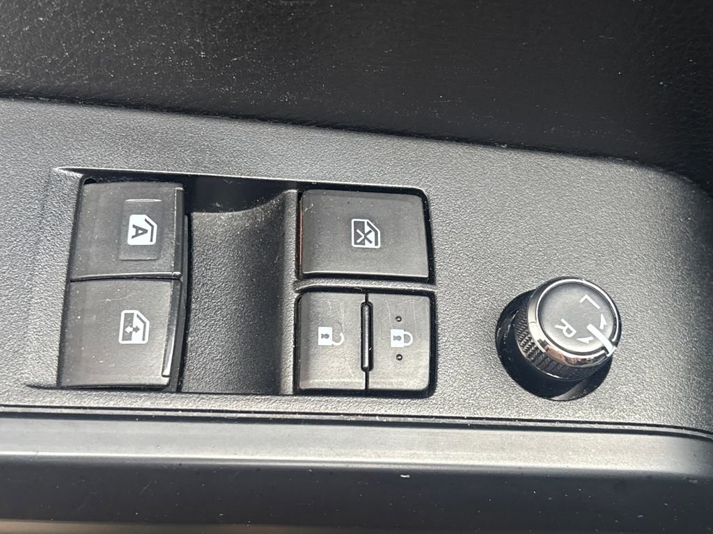 Used 2017 Toyota Tacoma SR image 7