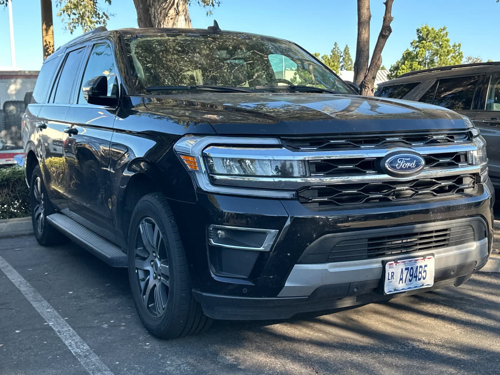 Used 2024 Ford Expedition Limited AWD/4WD image 3