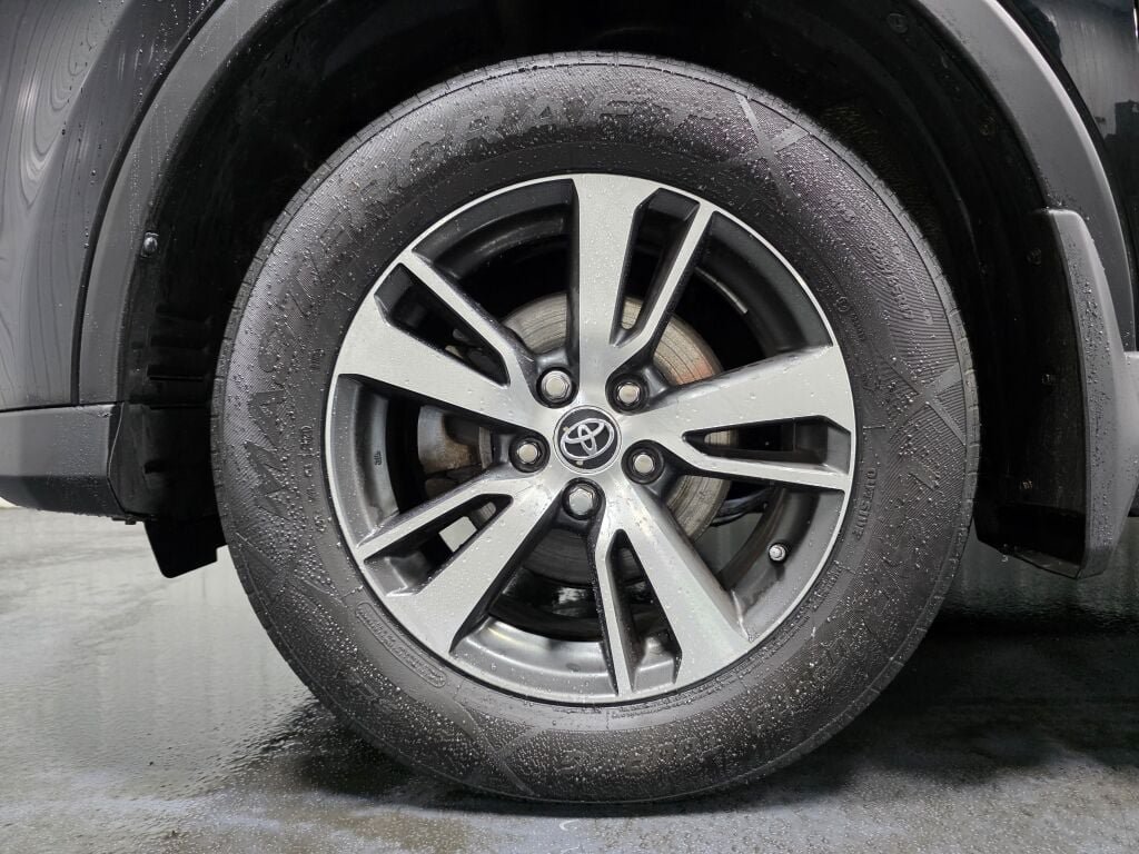 Used 2018 Toyota RAV4 XLE w/ Plus Extra Value Package AWD/4WD image 5