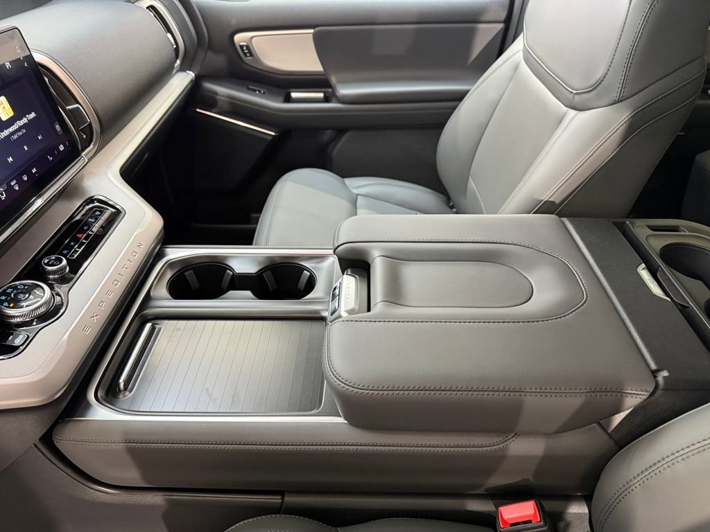 New 2026 Ford Expedition Active image 15