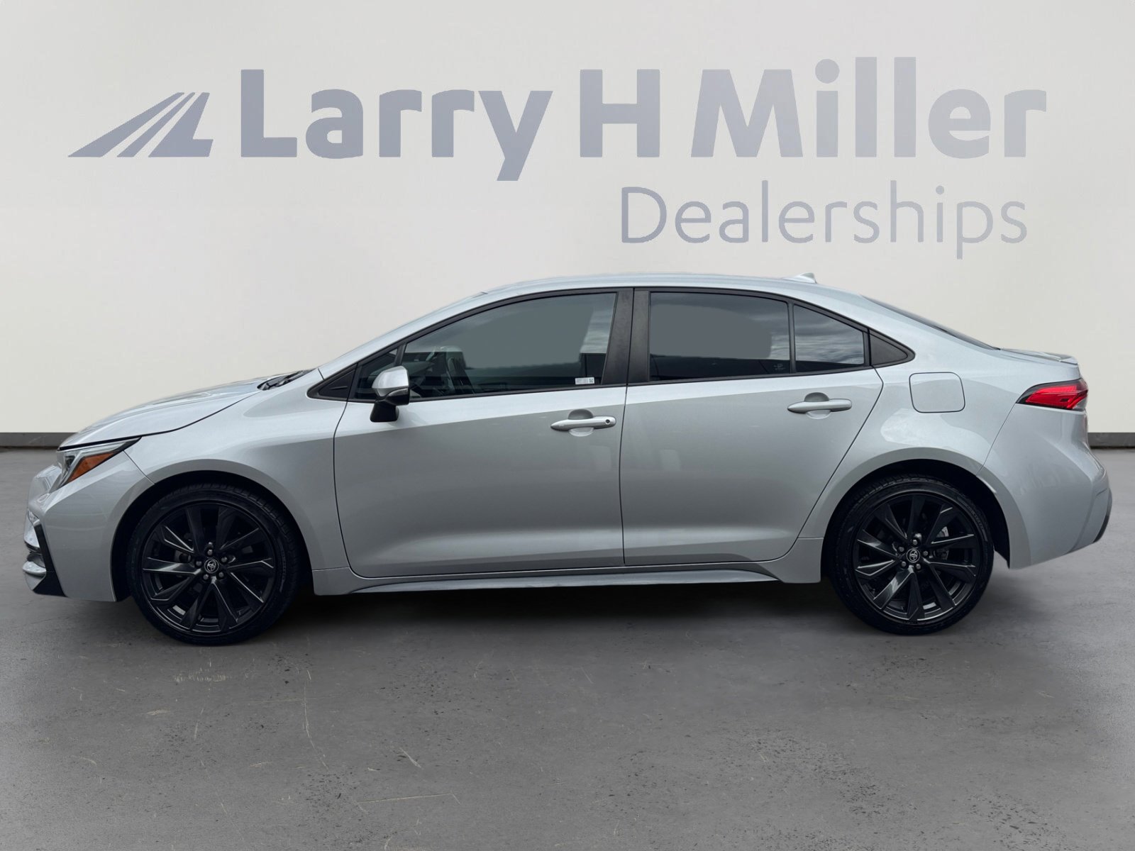 Used 2023 Toyota Corolla SE image 2