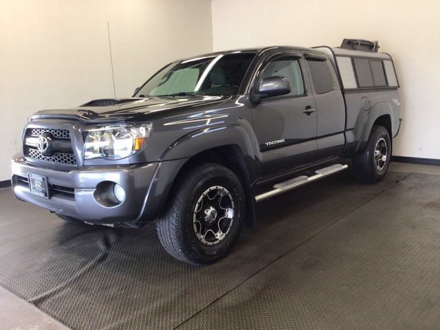 Used 2011 Toyota Tacoma 4x4 Access Cab V6 w/ TRD Sport Pkg image 3