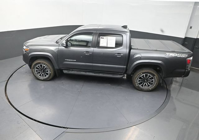 Used 2020 Toyota Tacoma TRD Sport w/ TRD Premium Sport Package AWD/4WD image 15