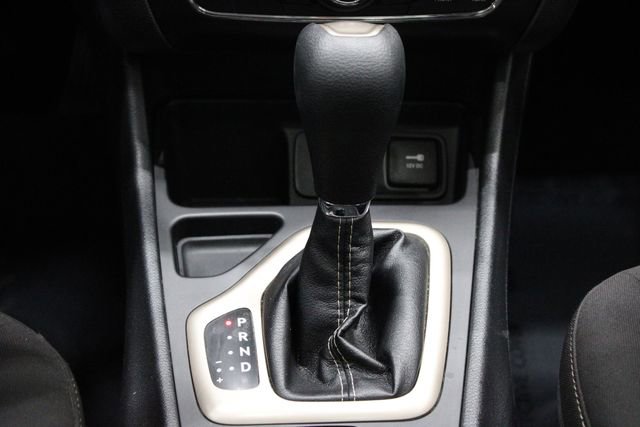 Used 2017 Jeep Cherokee Latitude w/ Comfort/Convenience Group image 41