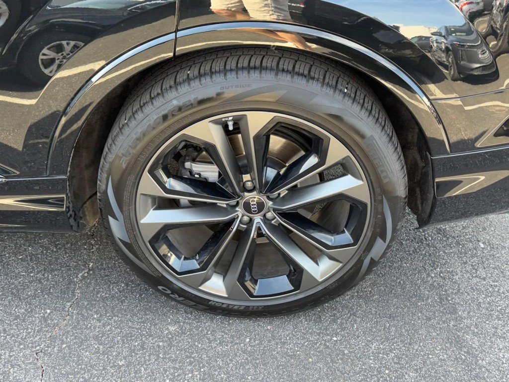 Used 2025 Audi Q7 3.0T Prestige w/ Prestige Package image 5