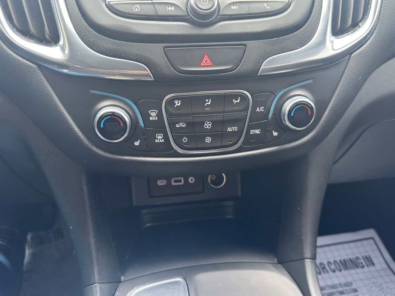 Used 2021 Chevrolet Equinox LT image 25