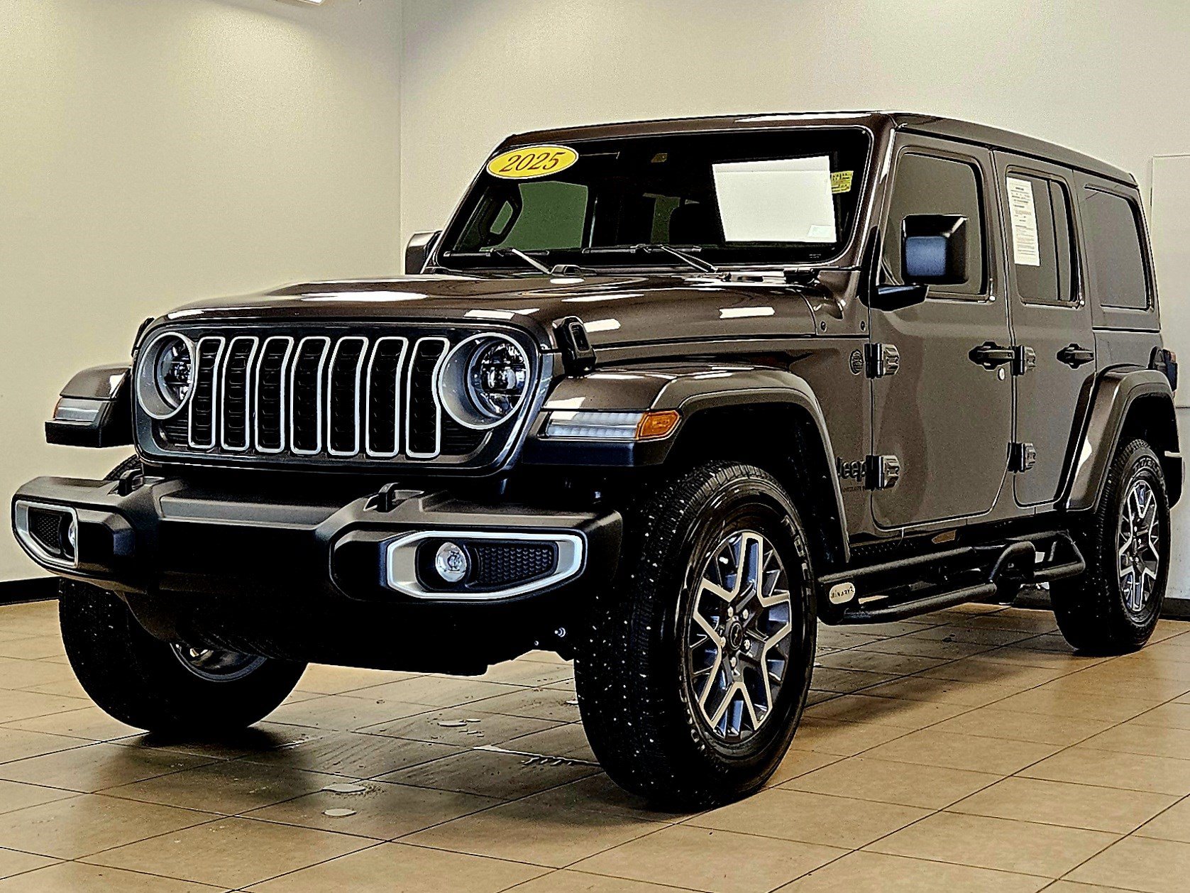 Used 2025 Jeep Wrangler Unlimited Sahara AWD/4WD image 2