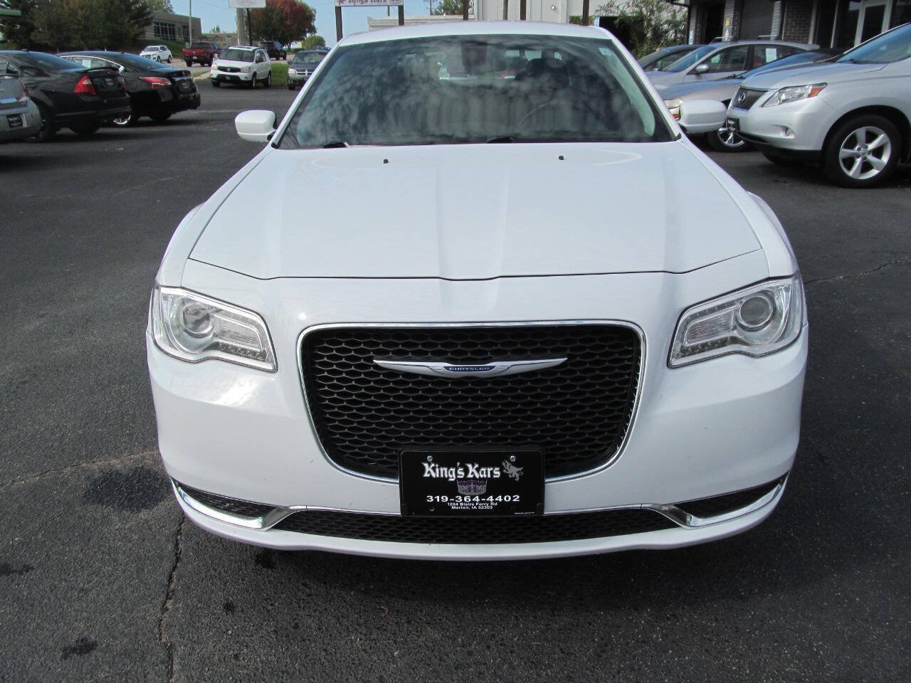 Used 2019 Chrysler 300 Touring RWD image 8