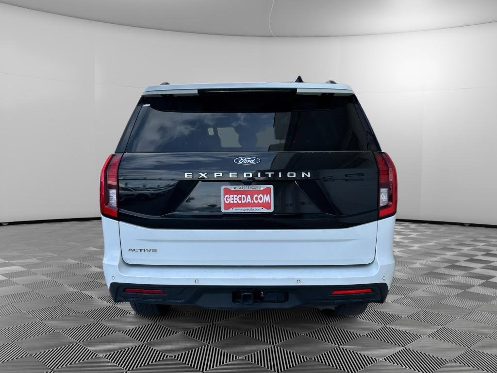 Used 2025 Ford Expedition Active AWD/4WD image 5