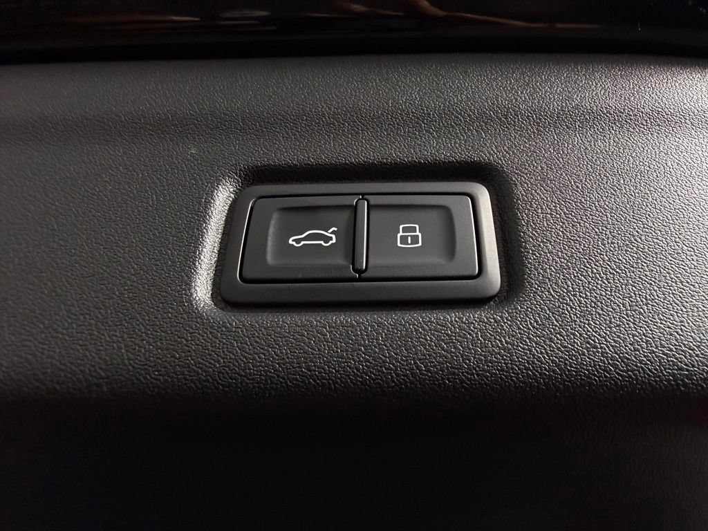 Used 2025 Audi Q6 e-tron Premium w/ Convenience Package AWD/4WD image 30