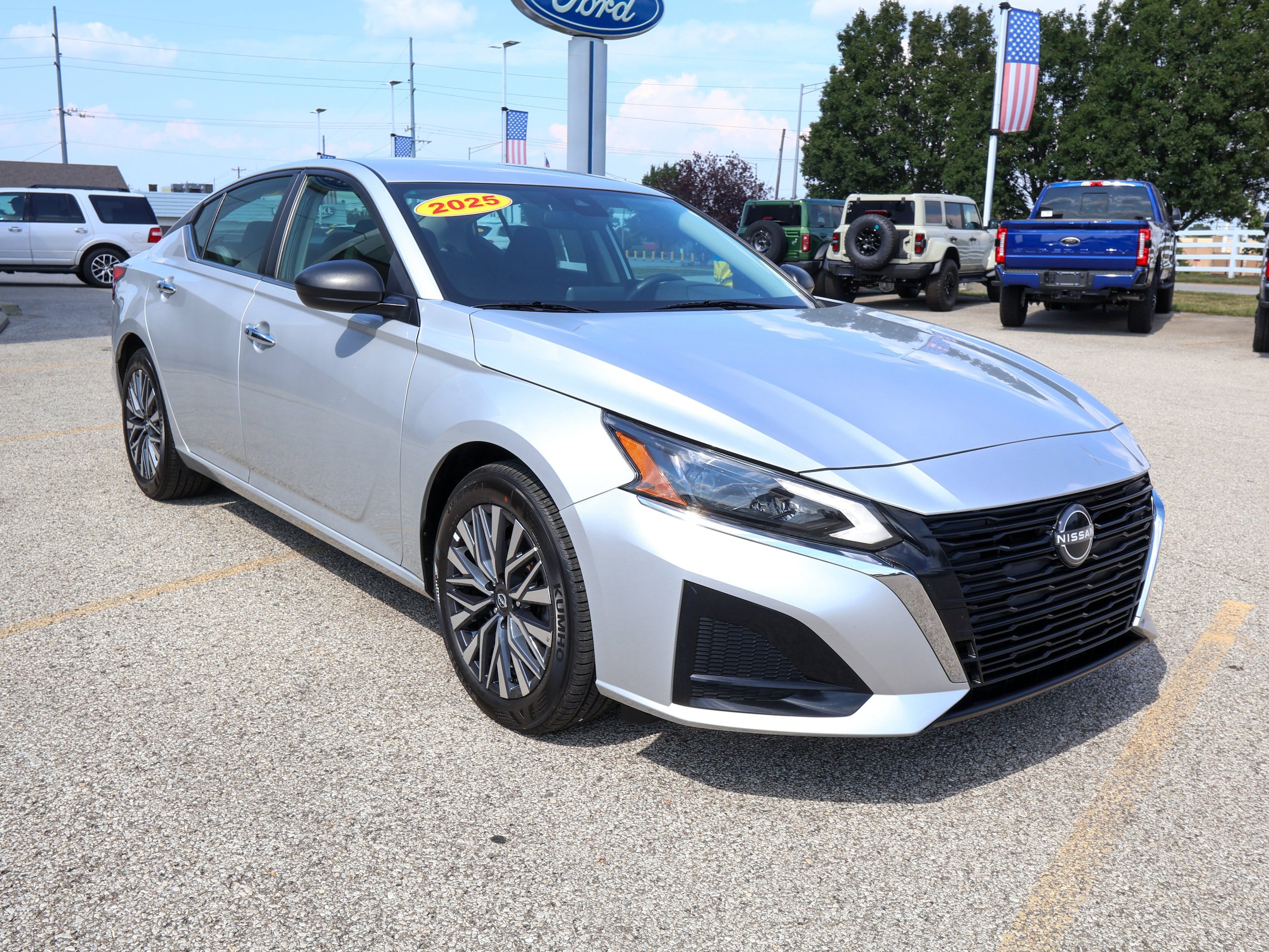 Used 2025 Nissan Altima 2.5 SV FWD image 7