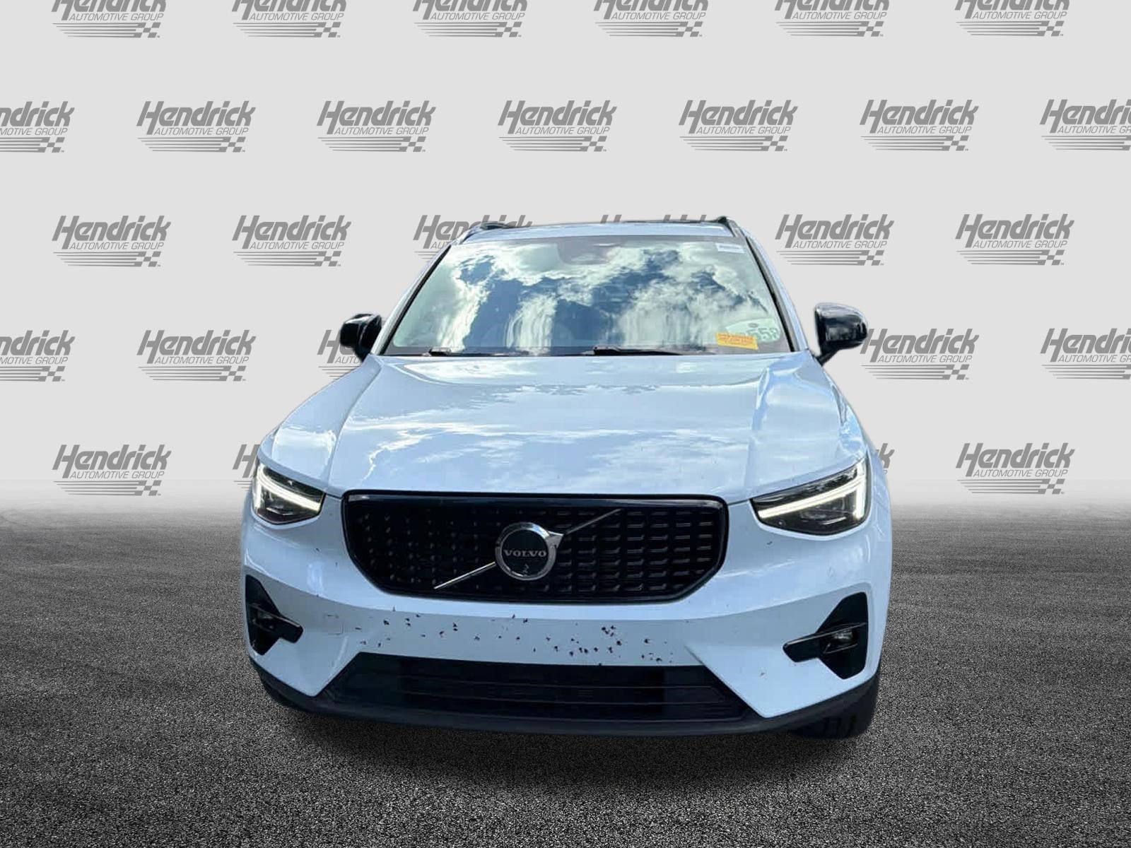 Used 2024 Volvo XC40 B5 Ultimate w/ Protection Package Premier AWD/4WD image 3
