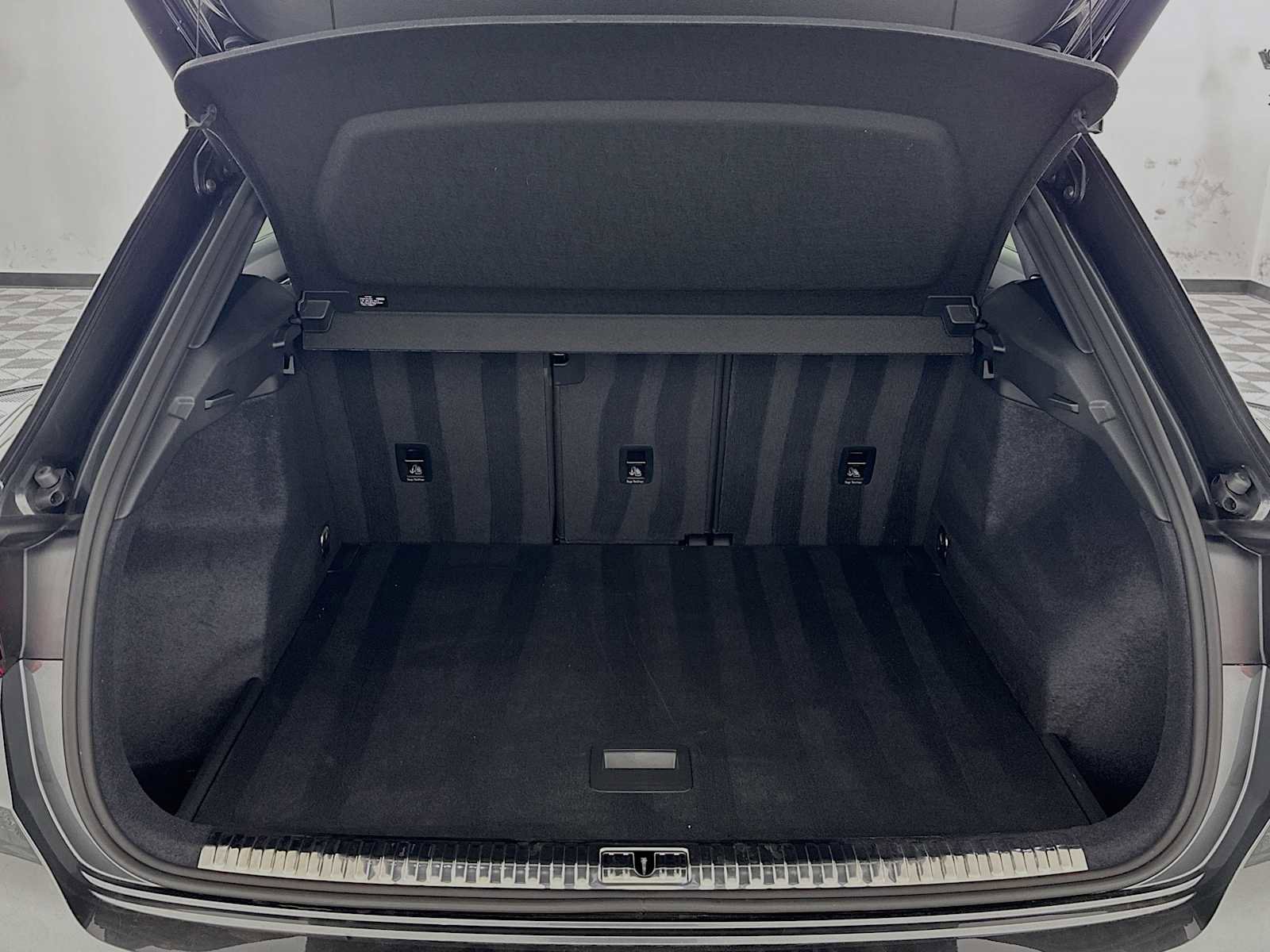 Certified 2025 Audi Q3 2.0T Premium Plus w/ Premium Plus Package image 24